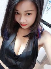 云龙居家兼职美乳少妇